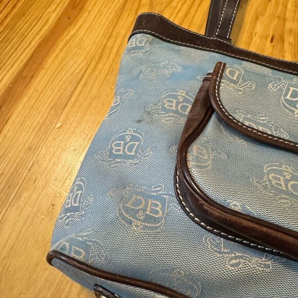 Dooney & Bourke East West Canvas / Leather Trim Donegal Crest Tote Shoulder Bag - Picture 3 of 16